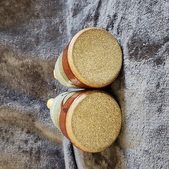 Vintage Mexican Folk Art Pottery Salt And Pepper Shakers Cork Top Closure Orange - Picture 4 of 4